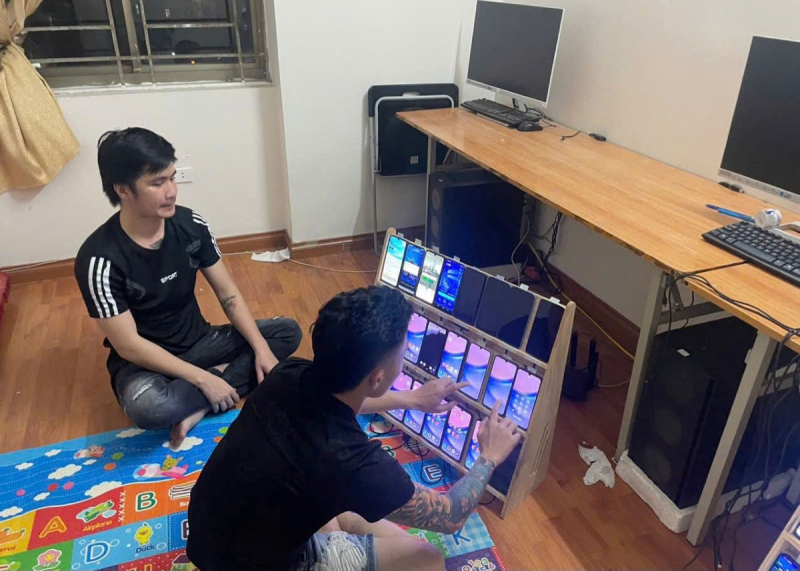 Hình ảnh cận cảnh kính lúp soi chiếu số liệu thống kê xổ số